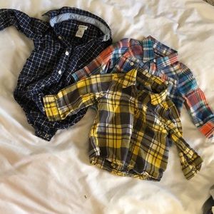3 Long sleeves plaid button down shirts